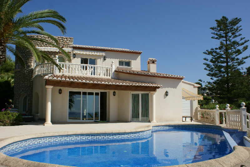 Купить дом в Испании на 1-й линии моря