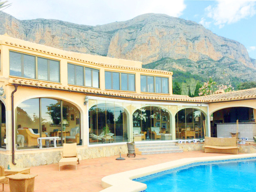 Недвижимость в Хавии, Испания - вилла у горы